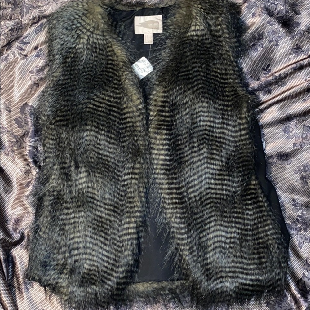 NWT Forever 21 faux fur vest